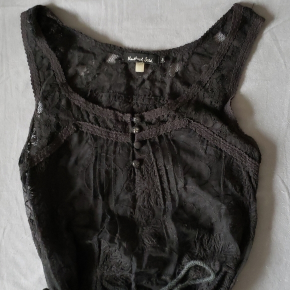 2/20 Floral Lace Tank Top - Picture 2 of 5